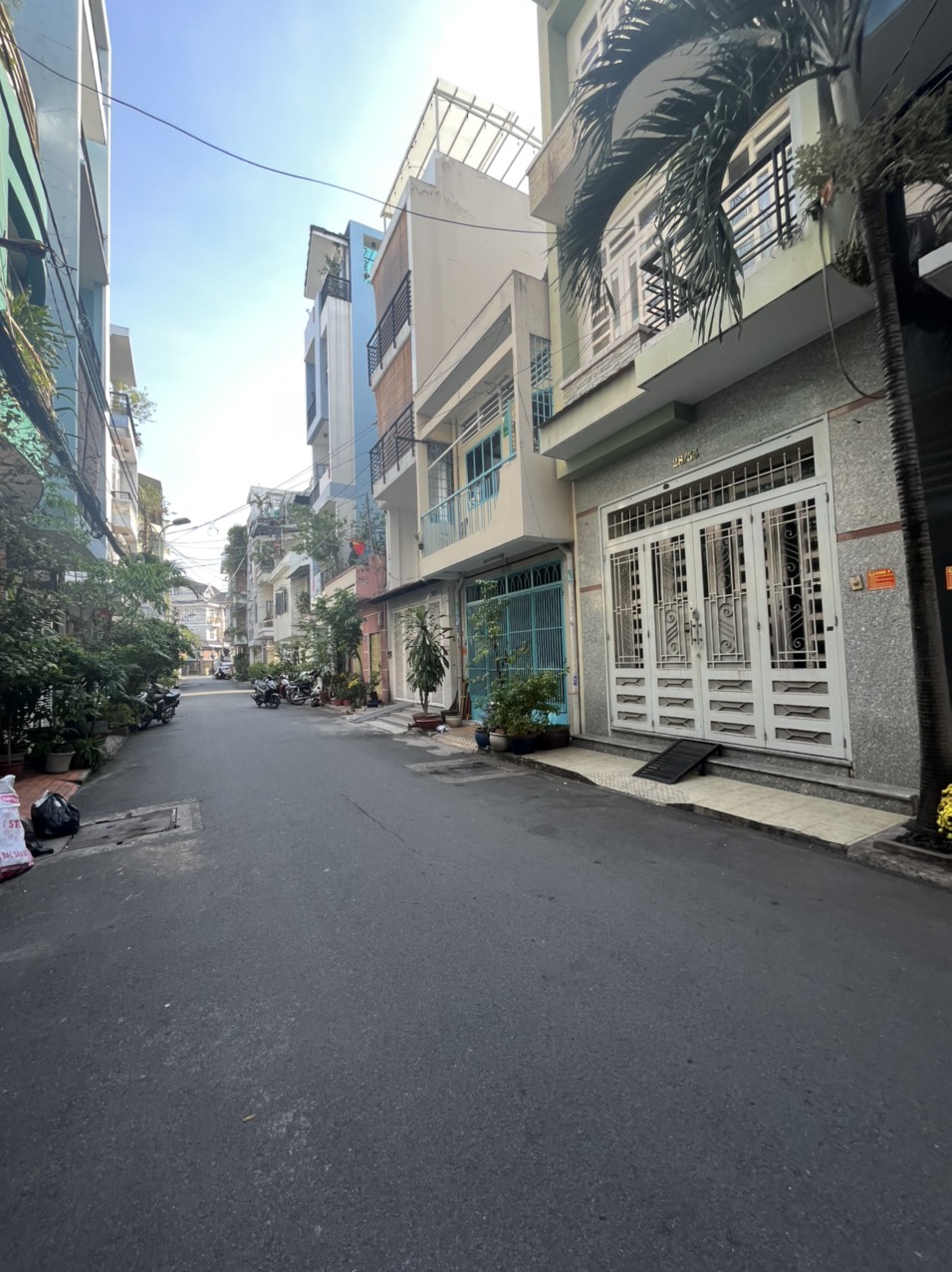 Bán nhà Hẻm 149 Lê Thị Riêng P Bến Thành Q1,DT:6x18  vuông vức xây 5 lầu giá chỉ 18 tỷ 