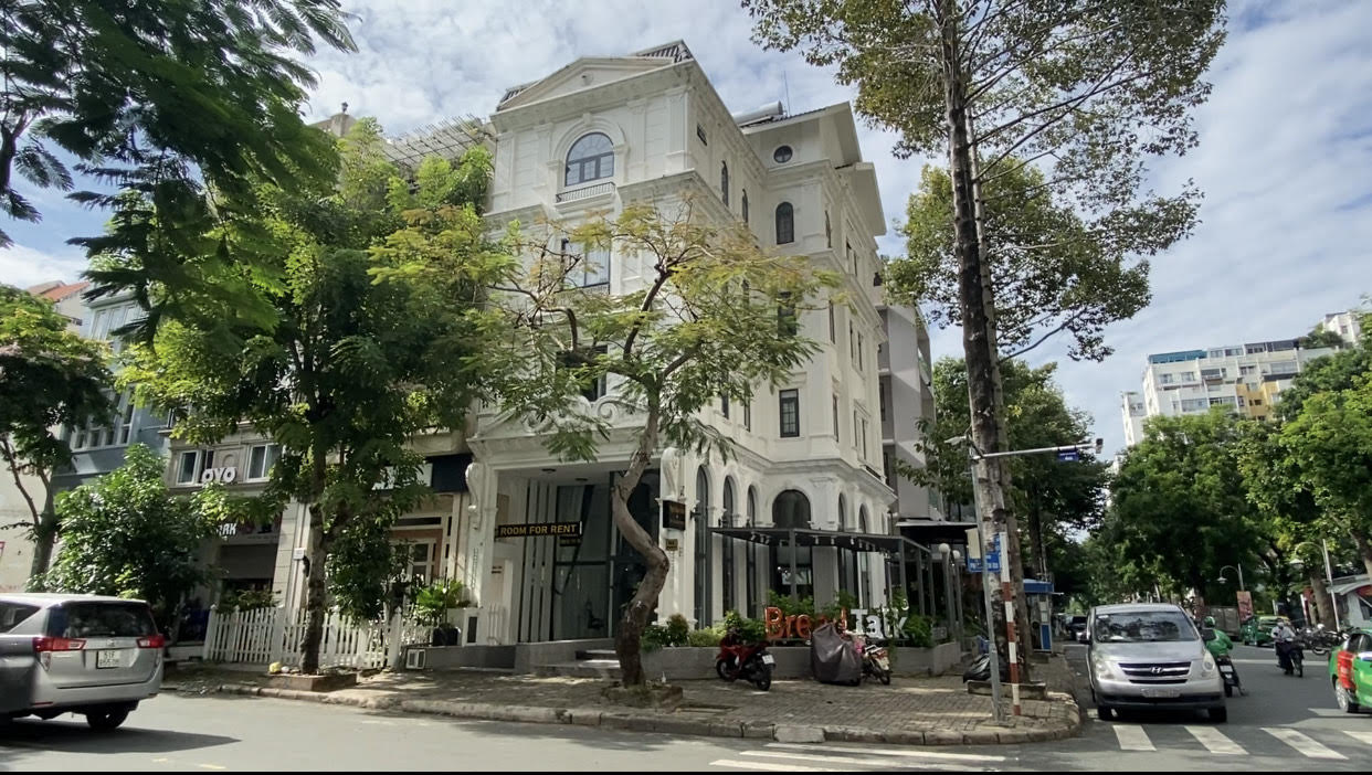 Bán căn nhà phố Nam Quang góc 2 mặt tiền đường 10 tây vị trí đẹp xuất sắc tại khu Cảnh Đồi Phú Mỹ Hưng