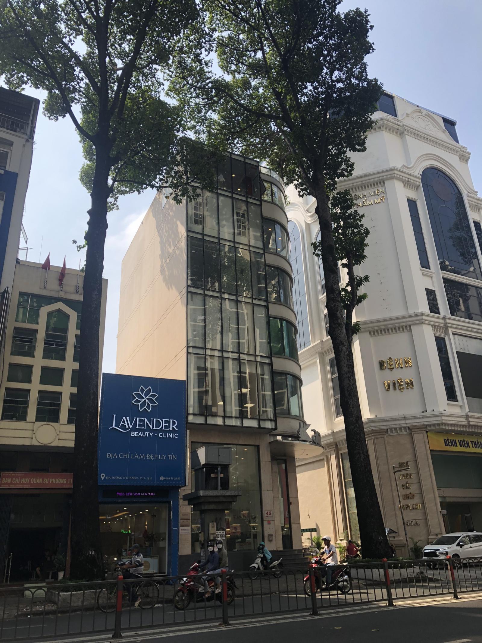 Nhà bán mới đẹp MT Quận 1 Nguyễn Cư Trinh. DT: 16,5x9m 4 tầng, HĐ thuê 135 triệu, 60 tỷ