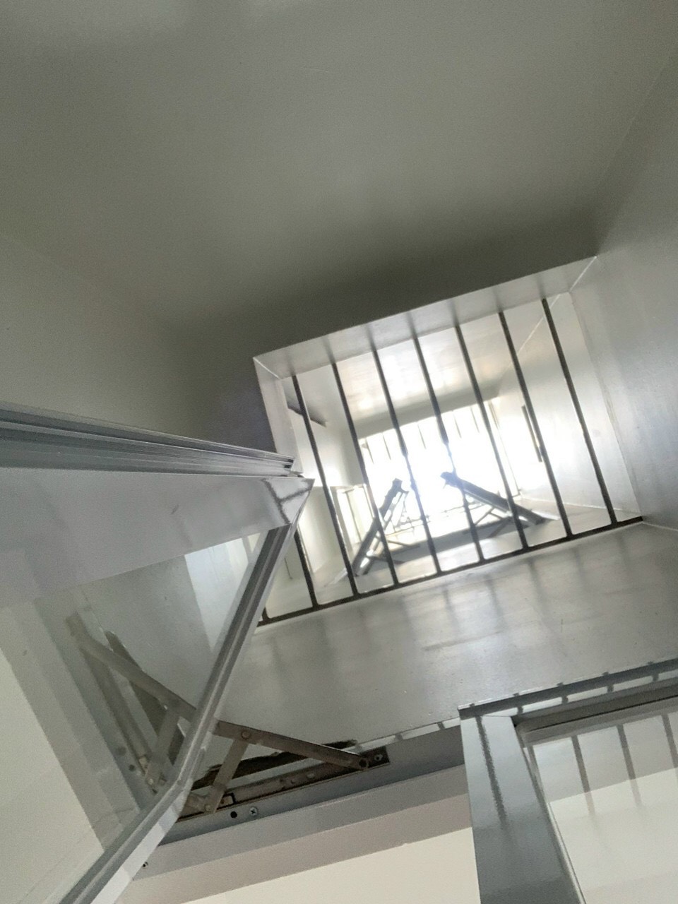 Cần tiền Bán căn nhà mới HXH Lê Hồng Phong, P.1, Q.10 (3,5x12m) 5 tầng, giá 11,3 tỷ TL