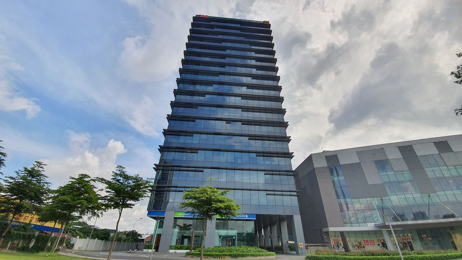 Bán building mặt tiền Hoàng Diệu, Q.Phú Nhuận, 465m2, 16 tầng, hdt 1ty8/tháng. Giá siêu tốt.