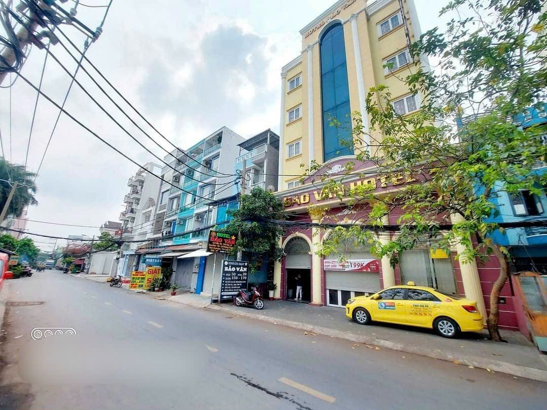 Bán khách sạn Gần Đường Nguyễn Thái Sơn, 37 phòng thu 3.6 tỷ .1 năm