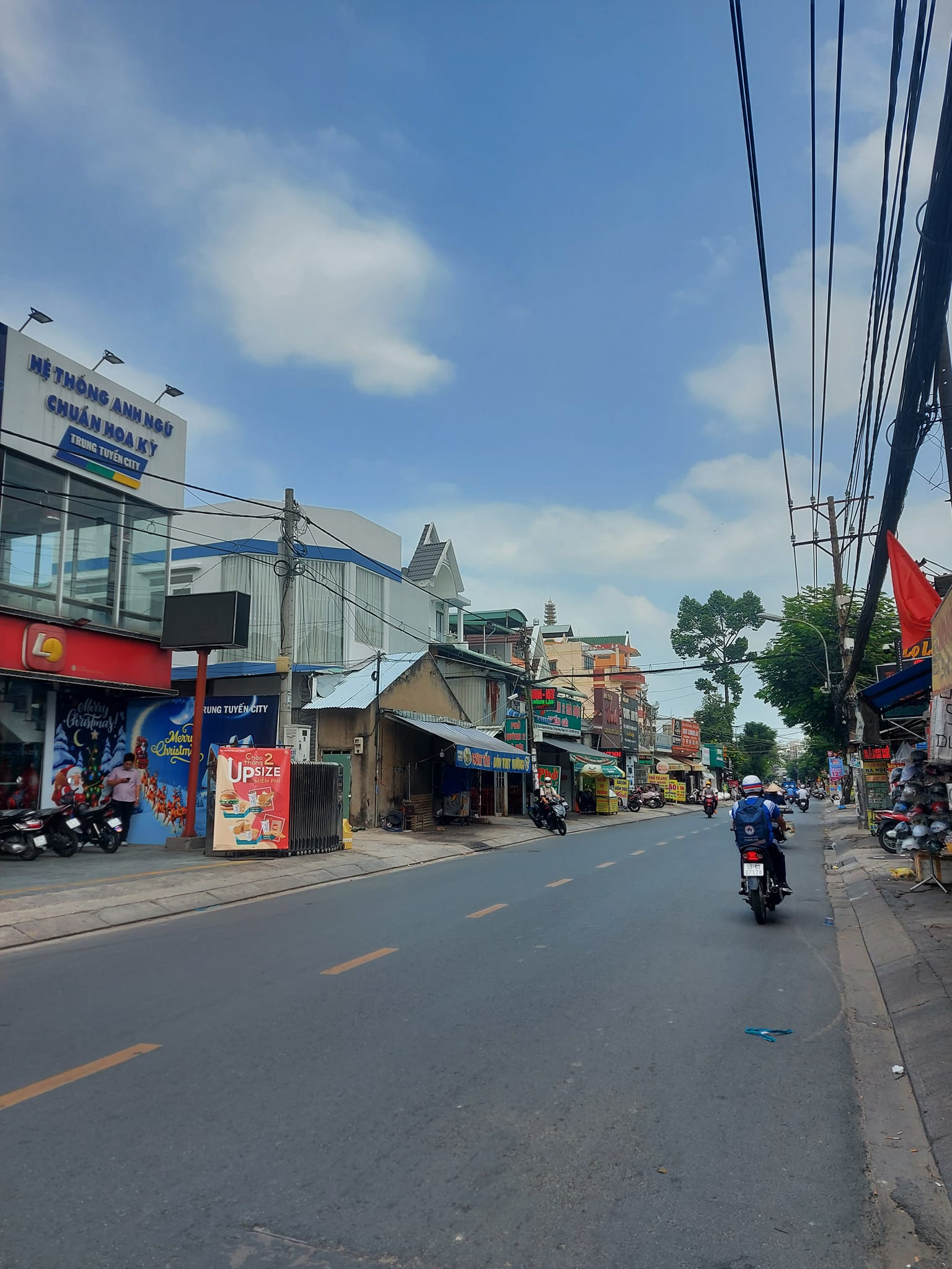 Bán mặt bằng kinh doanh Nguyễn Văn Quá, vị trí đẹp, diện tích lớn giá mềm