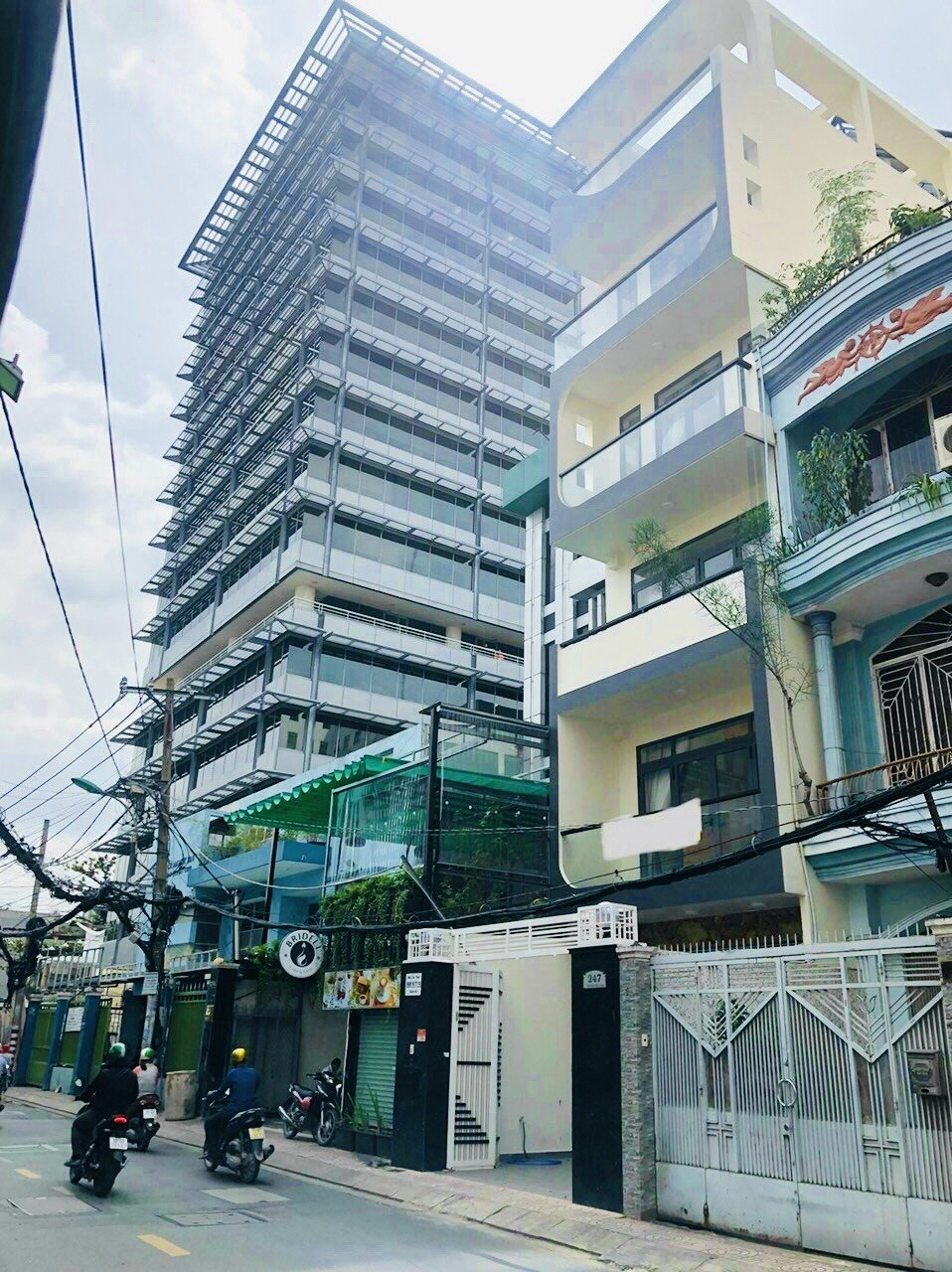 Building mặt tiền Thành Thái, Quận 10 (13 x 17m) hầm 8 tầng HĐT 300tr/th gía 80 tỷ