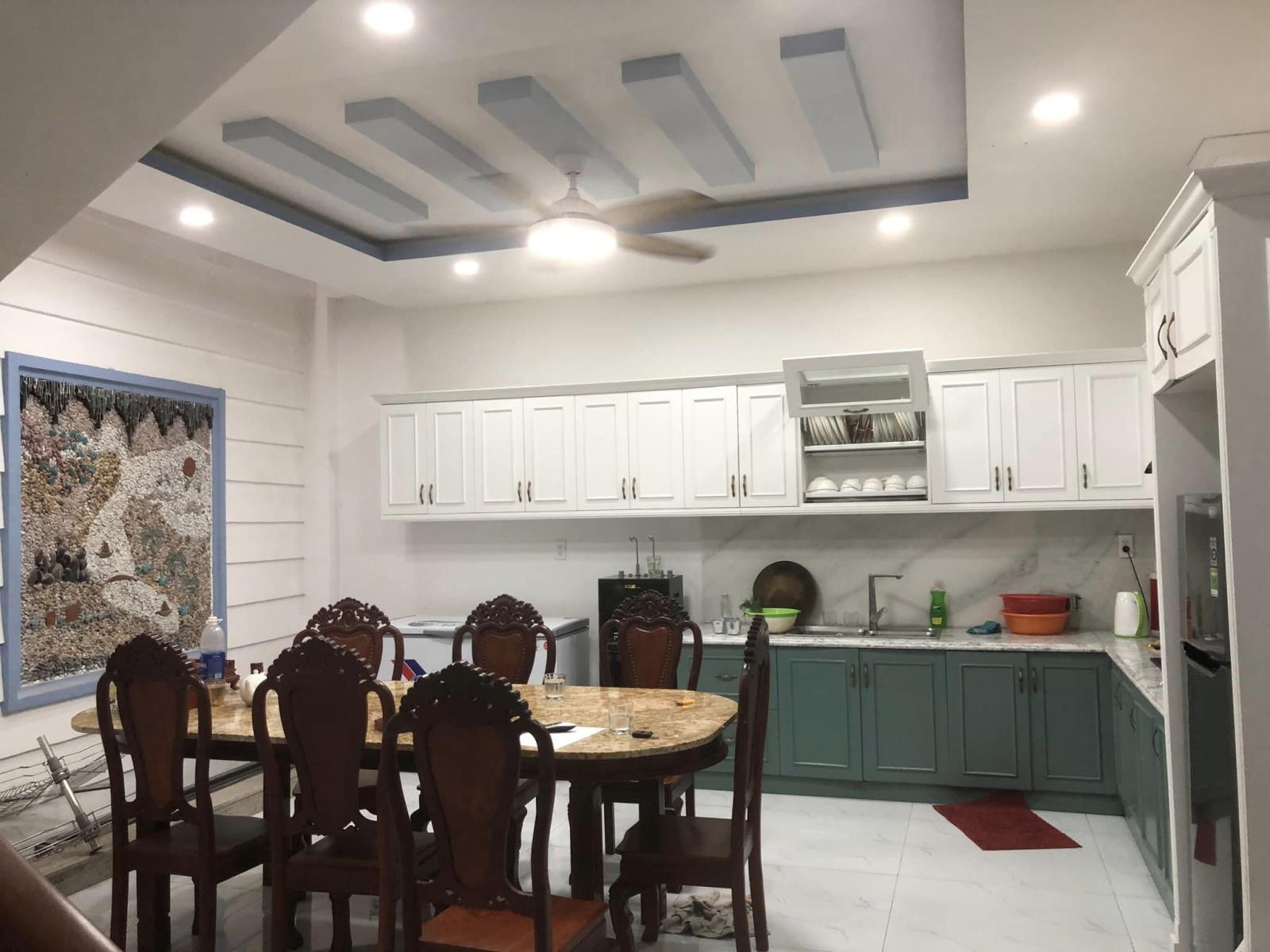 Nhà phố 3 lầu đẹp, xe hơi vào nhà, 72m2, ngang 4.2m, Lê Đức Thọ 6.1 tỷ