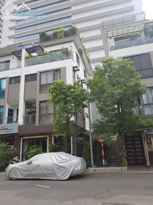 Cần bán nhà 3 tầng mặt tiền đường Đồng Nai, Q. 10, DT: 7,5m x 12m, giá chỉ 15,9 tỷ