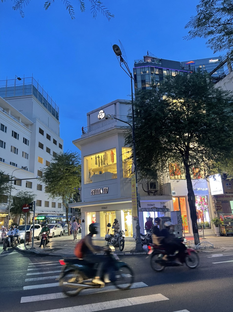 Nhà mặt tiền Calmette kế bên tòa nhà Sai Gon One Central, 5,5m x 24m, 4 tầng 43 tỷ