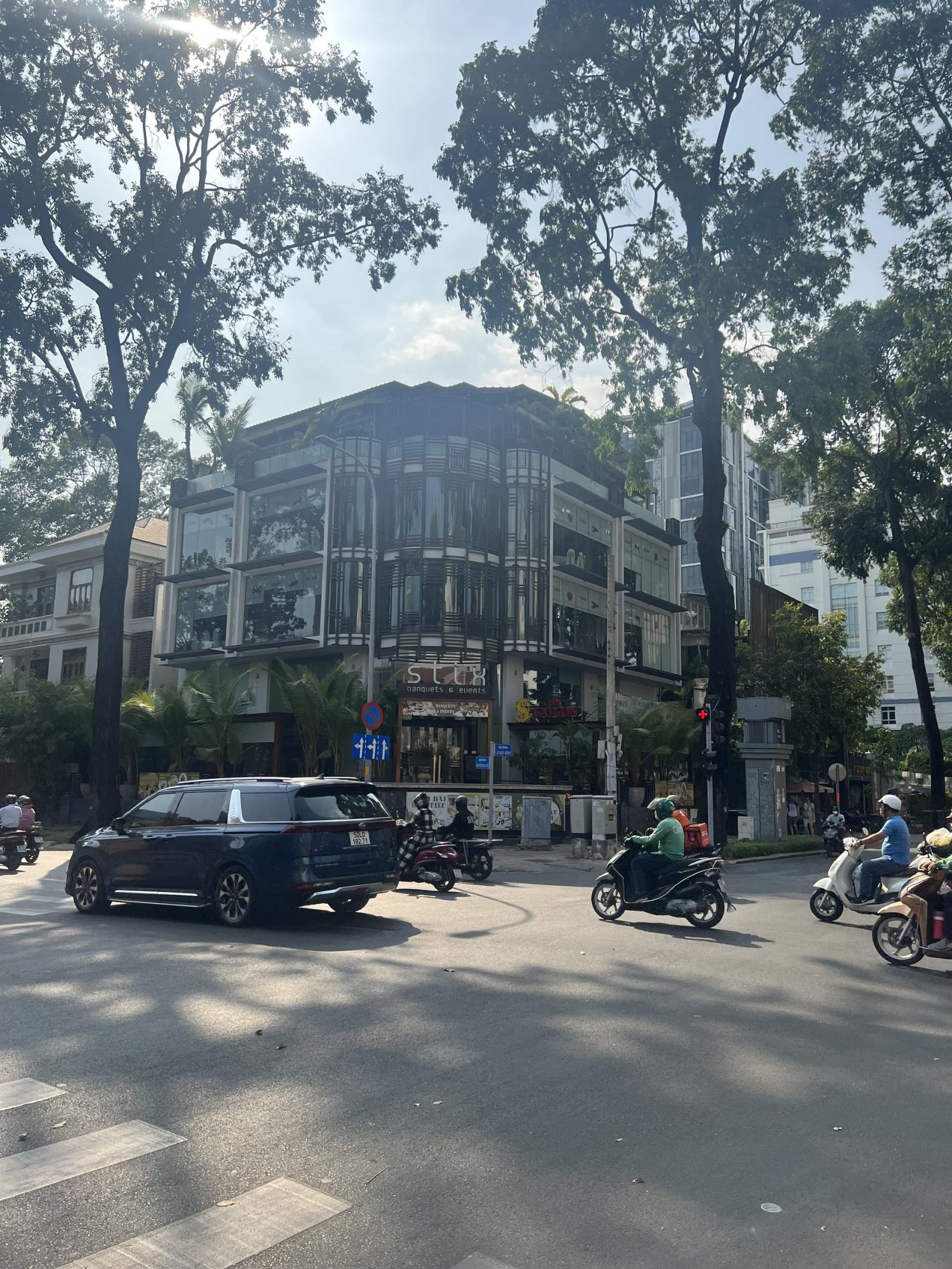 Bán tòa nhà góc 2 mặt tiền Nguyễn Đình Chiểu - Lê Quý Đôn, DT: 23m x35m, 2 hầm 5 tầng, 650 tỷ TL