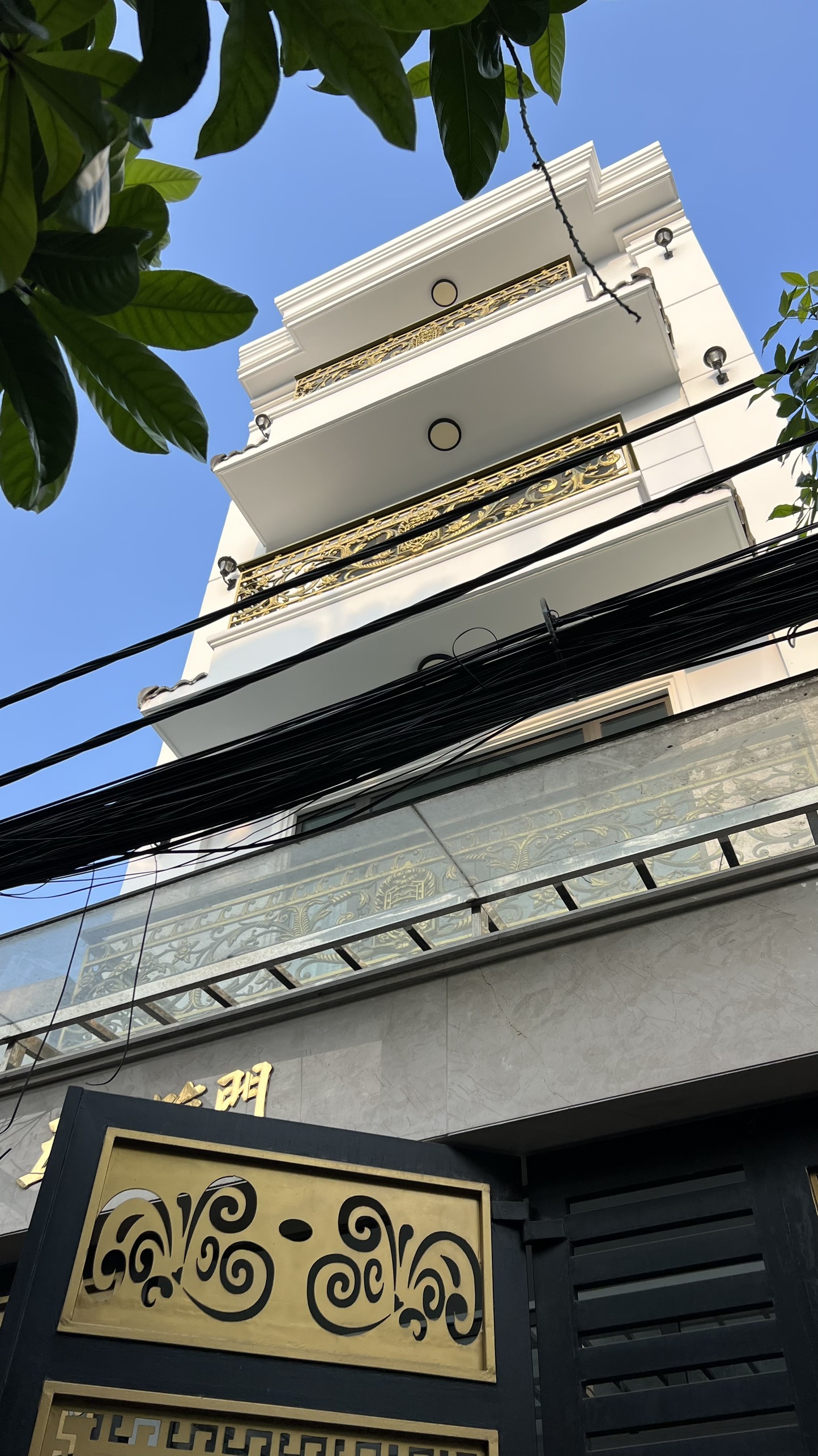 Nhà 3 lầu đẹp, thiết kế hiện đại hẻm 5m đường Phạm Văn Chí Q.6