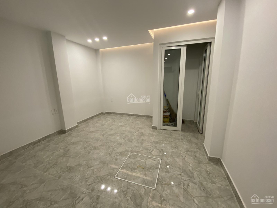 MT Võ Văn Tần, Q3, DT: 4x15m giá 30tr/th, góc Ngô Thời Nhiệm, Q3. Tell: 0911731001