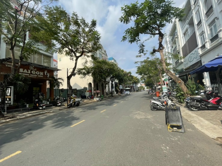 Bán nhà phố Hưng Gia 2 đường Phan Khiêm Ích, sầm uất nhất đô thị Phú Mỹ Hưng Quận 7 ,111m2 đất xây 5 tầng tháng máy