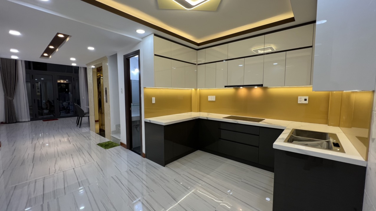Bán gấp Nhà hẻm xe Hơi Lạc Long Quân , P.3 , Q.11 (4x12m) 6 tầng + thang máy. giá 9.8 tỷ TL