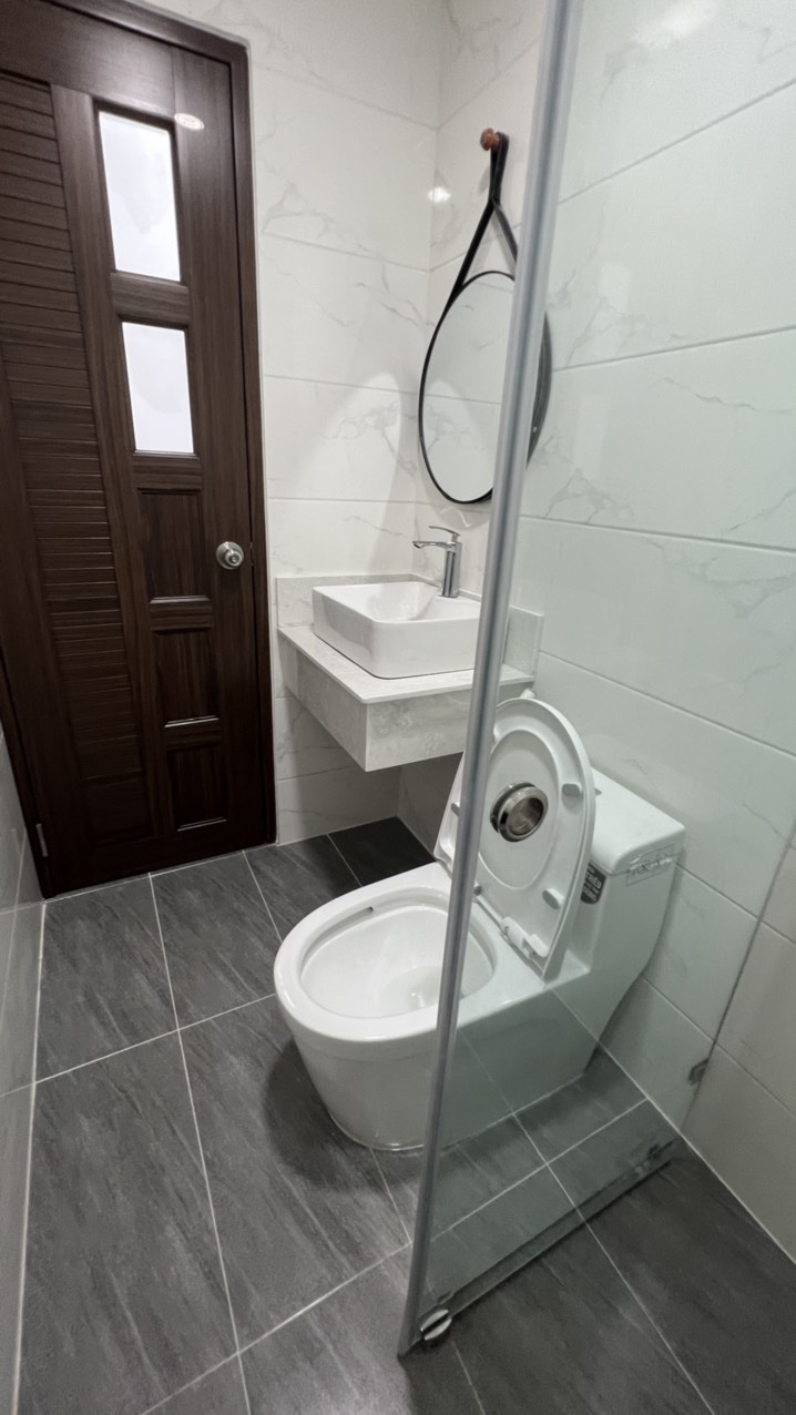 Bán gấp Nhà hẻm xe Hơi Lạc Long Quân , P.3 , Q.11 (4x12m) 6 tầng + thang máy. giá 9.8 tỷ TL