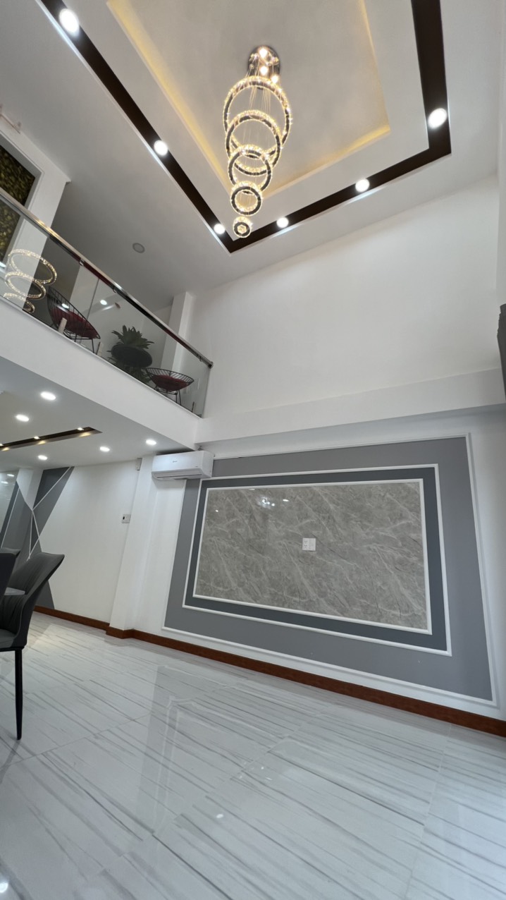 Bán gấp Nhà hẻm xe Hơi Lạc Long Quân , P.3 , Q.11 (4x12m) 6 tầng + thang máy. giá 9.8 tỷ TL