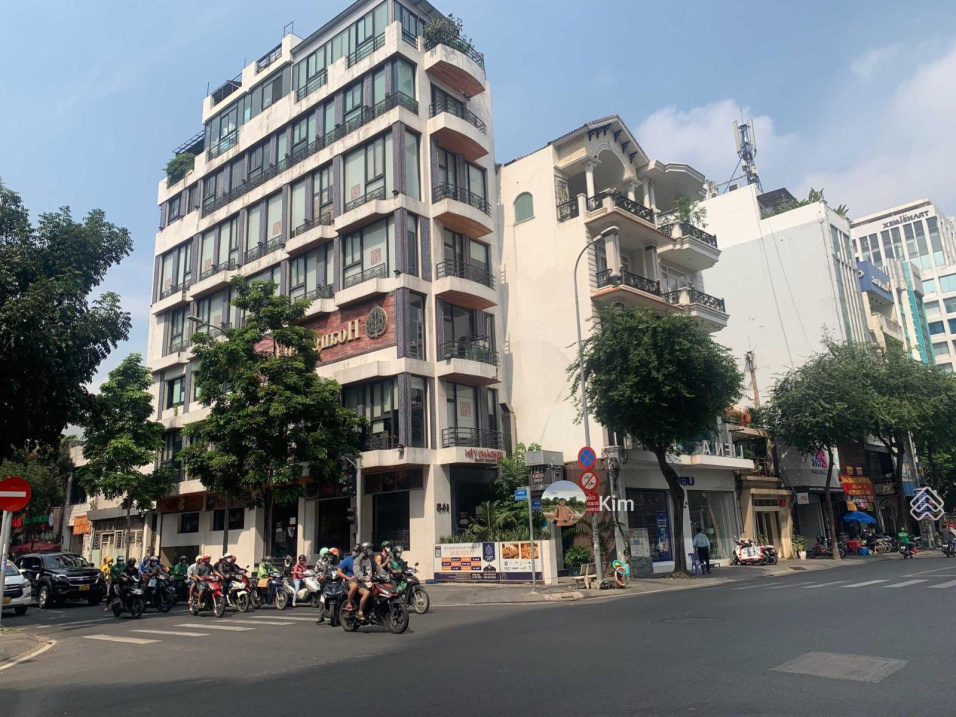 Bán nhà 8m x 24m mặt tiền Âu Cơ, P.14, Tân Bình, giá 32 tỷ TL
