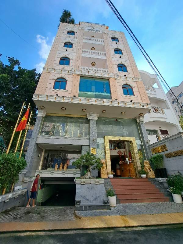 Bán khách sạn MT Thái Văn Lung P. Bến Nghé Q. 1. DT: 10x28m 12 tầng 70Ph Gía 370 tỷ 