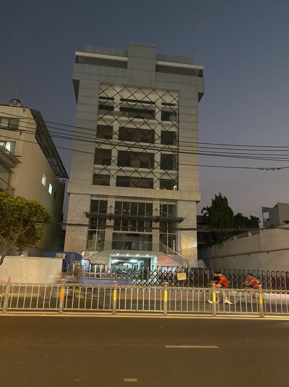 Bán nhà mặt tiền đường Trần Bình Trọng, P. 3, Quận 5, DT: 10x19m, xây dựng hầm 7 tầng