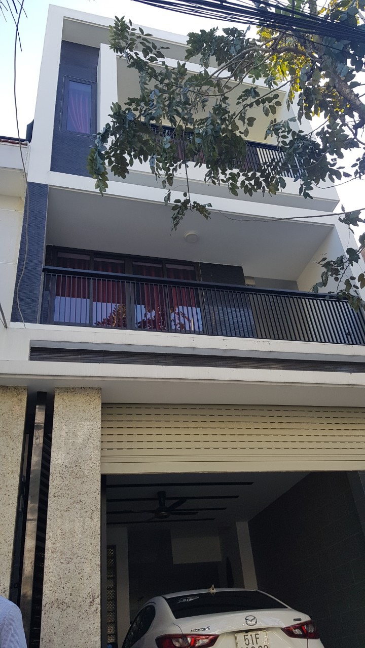 Mặt tiền Lạc Long Quân - Quận 11 - kinh doanh hiếm có -mở cửa tiền vào nhà, 109m2, giá 11 tỷ