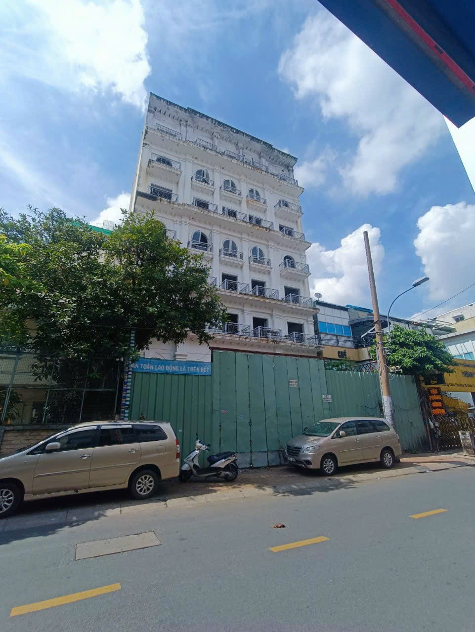 HOT... Bán toà nhà ở Trần Quang Diệu, 15X20, 9 lầu Phường 13 Quận 3