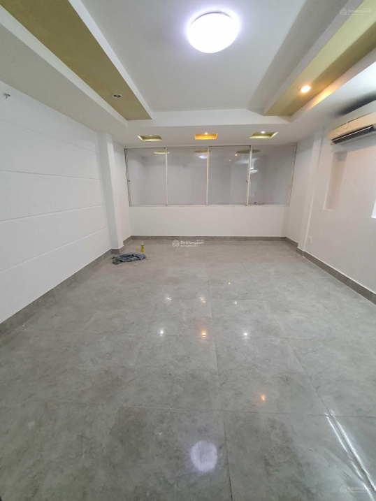 Cho thuê nhà mới MT Phạm Viết Chánh, trung tâm Quận 1 - Nhà 3 tầng, lề để xe rộng rãi