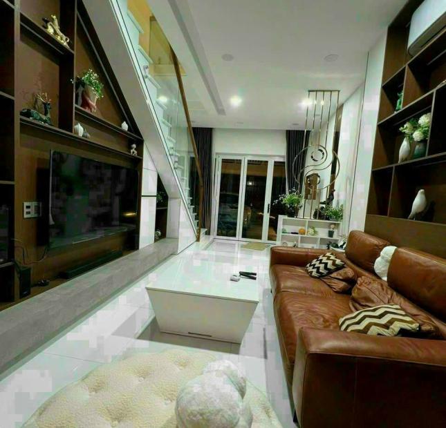 Nhà mặt tiền Nguyễn Đình Chính đoạn đẹp nhất giao với Huỳnh Văn Bánh - Lê Văn Sỹ P.11 Q.PN, DT 4,2x25m
