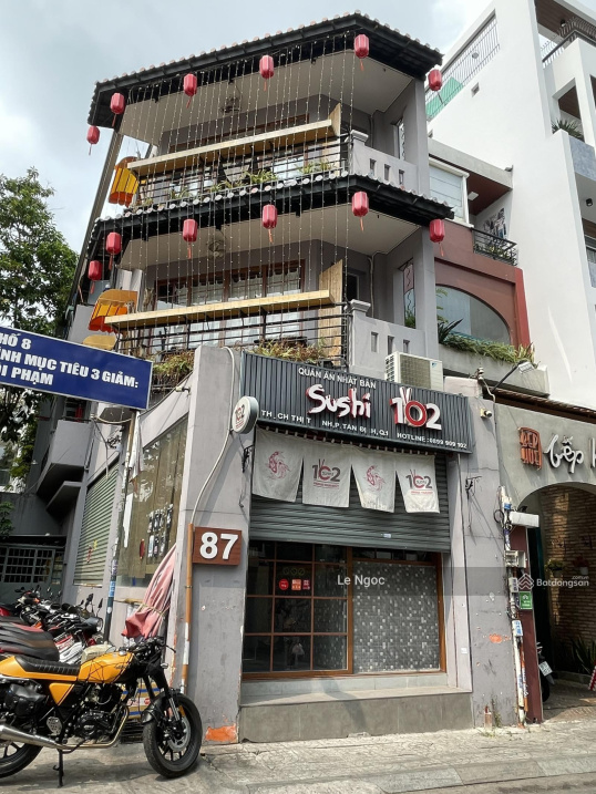 Cho thuê nhà hàng Nhật góc 2MT đường Lê Thánh Tôn Q1
