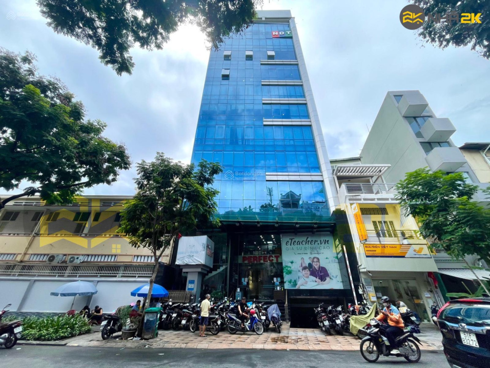 Cần bán tòa building mặt tiền trong cư Xá Đô Thành p4 quận 3. DT 12x24m hầm 7 tầng giá chỉ 79 tỷ