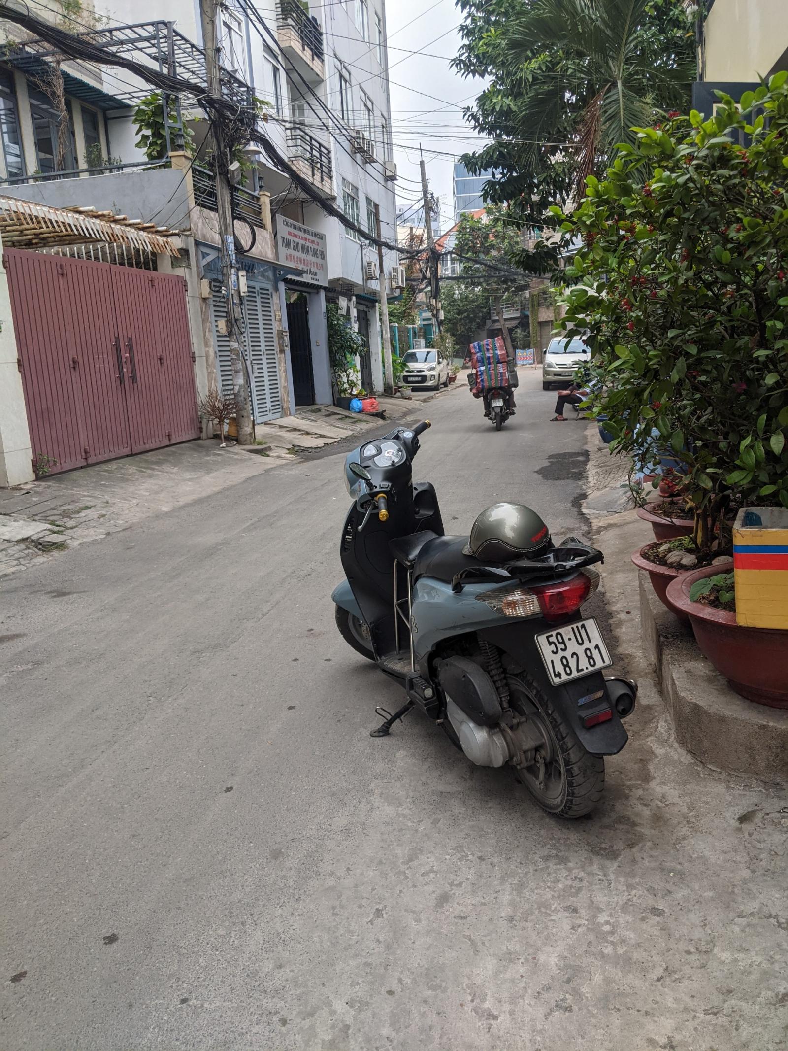 Bán nhà ngộp ngân hàng, hạ giá sâu hẻm 8m Hoàng Hoa Thám, 4mx20m, 3 lầu, giá 9.6 tỷ, gần khu Etowm