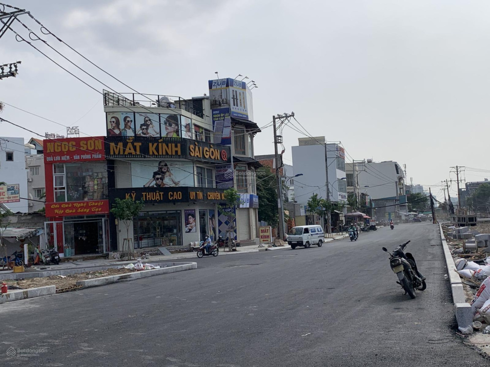 Bán nhà phố nằm ngay ngã tư Lương Đình Của & Trần Não, P. Bình An, Quận 2
