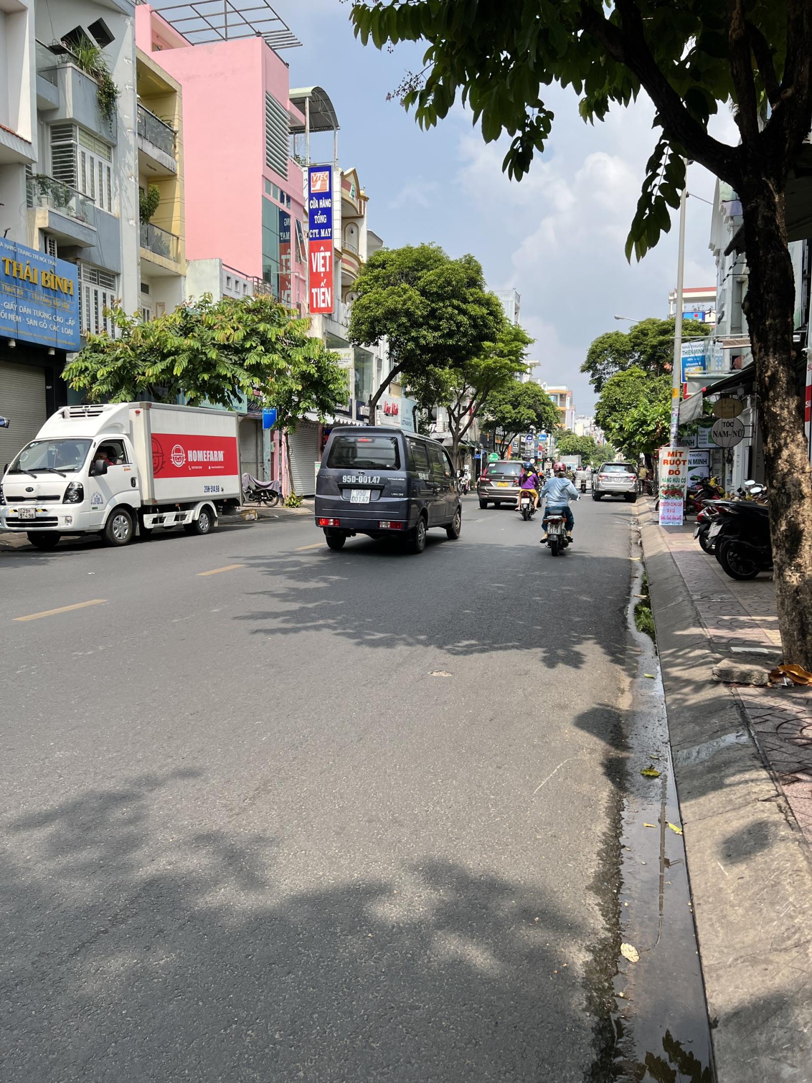 ịDT: 10x15m; 2 mặt tiền đường A4 - Nguyễn Thái Bình, P12, Tân Bình; 4 lầu thang máy, HDT 80tr/tháng