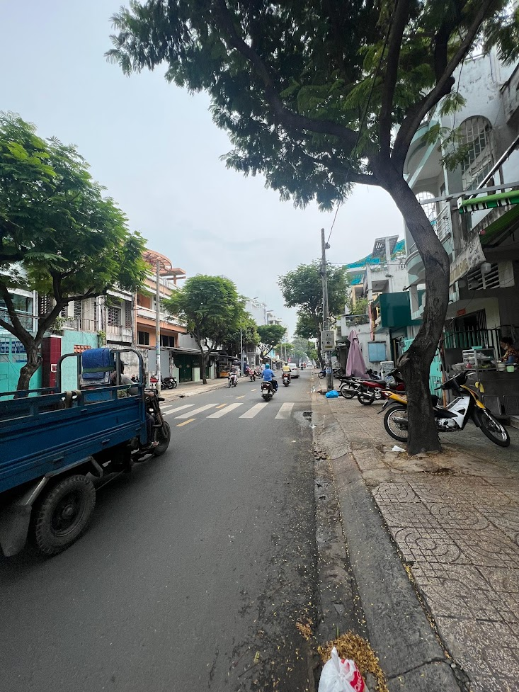 Bán gấp nhà đôi MT sung Phạm Văn Chí, Q6, 8x11, hdt 27tr/th