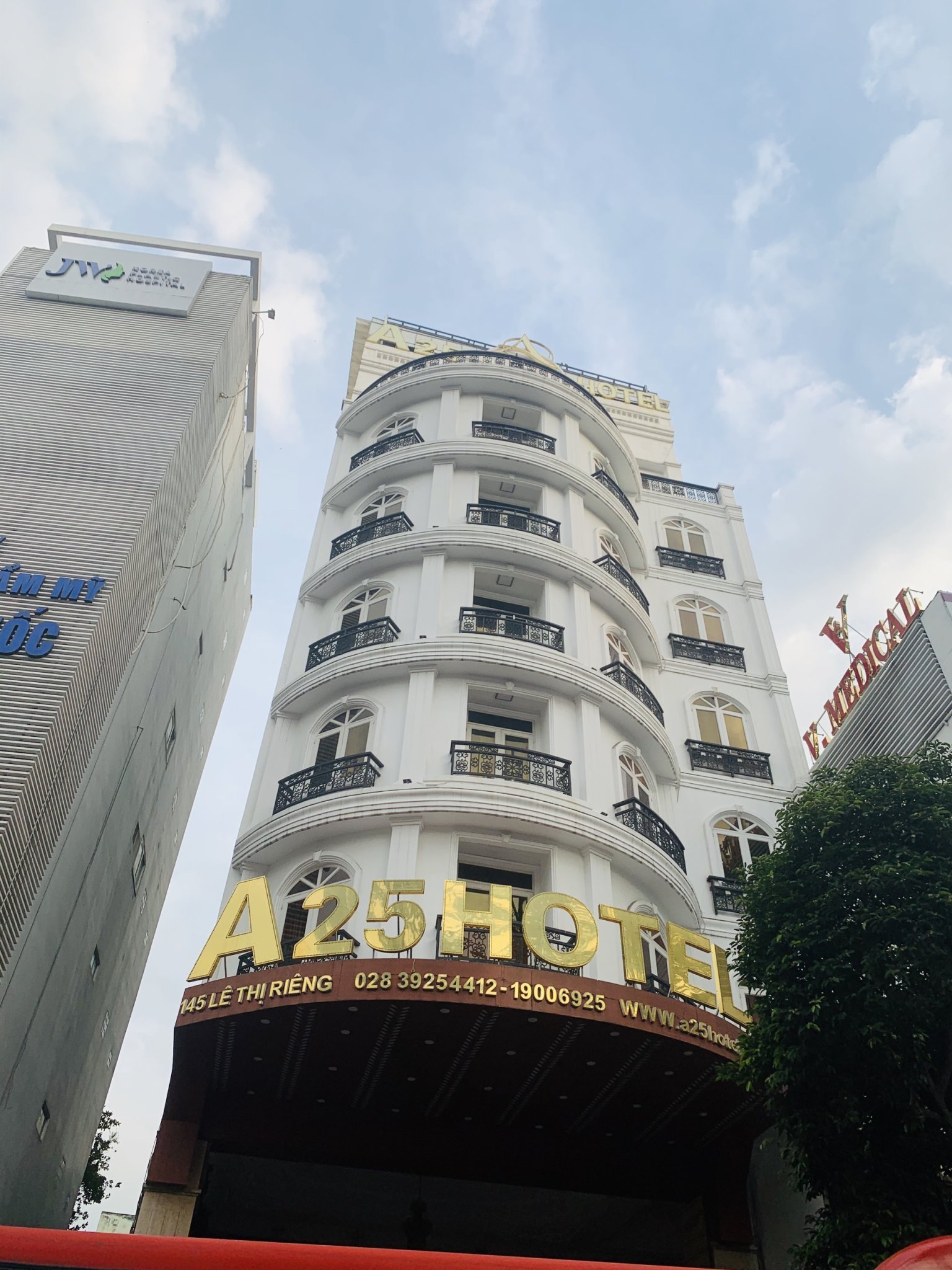 Bán tòa khách sạn A25 Hotel đường Lê Thị Riêng trung tâm Quận 1. DT 13m x 24m, sẵn hầm lửng 7 lầu + ST giá chỉ 320 tỷ