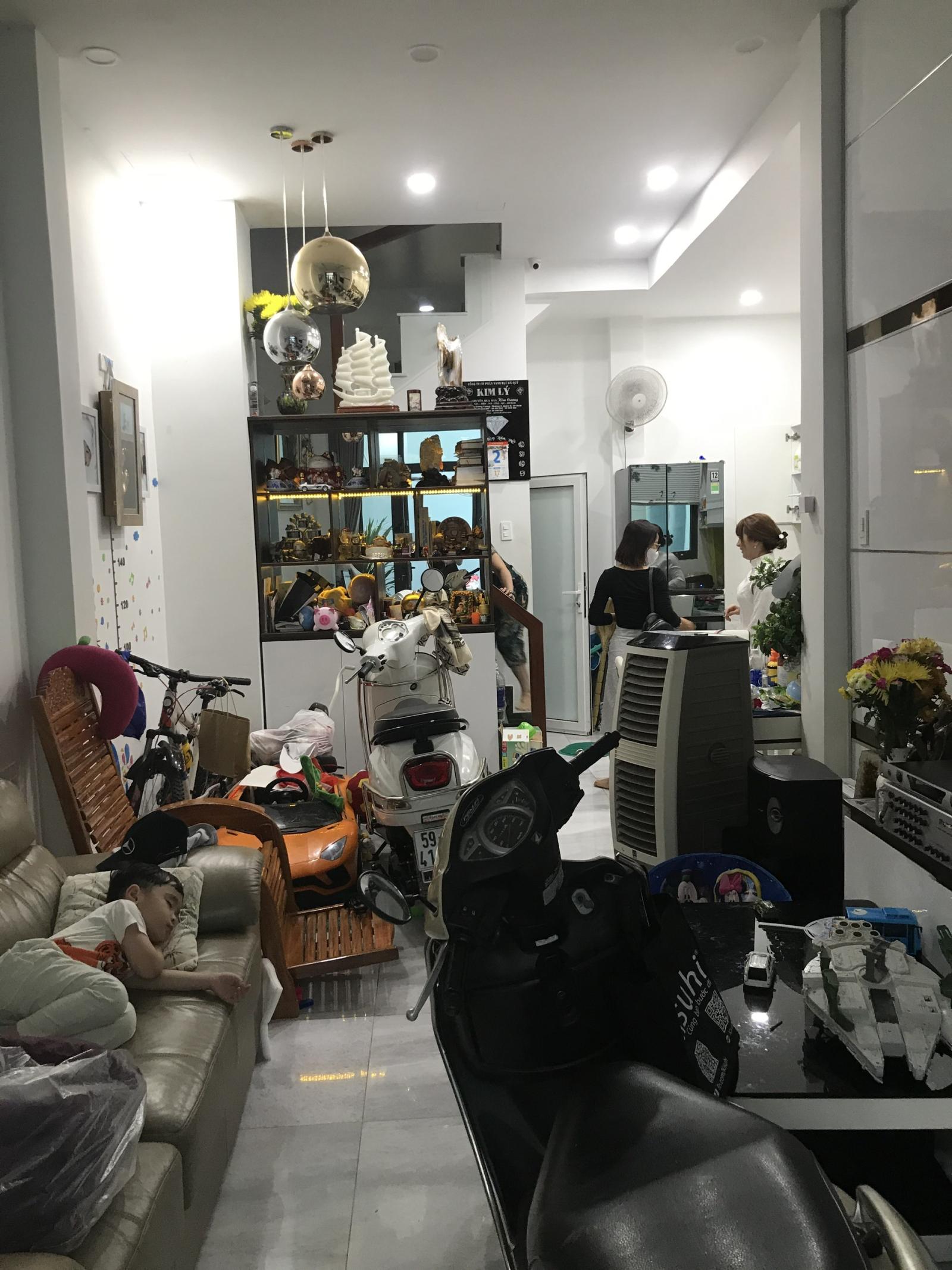 Bán Gấp nhà căn góc đường Trần Bình Trọng , P.2 Q.5 , 4 tầng mới đẹp, giá 6.3 tỷ 