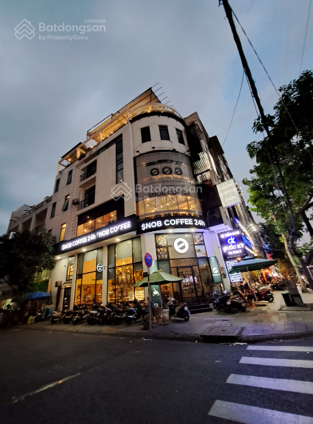 Bán góc 2MT Hai Bà Trưng, Q1. Dt: 5x20m, Kc: Trệt 4 lầu. HĐT 150tr/th