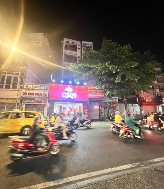 Kẹt nợ bán gấp nhà MT Hai Bà Trưng, P. TĐ, Quận 1 (4.2 x 22m) 4 tầng đẹp HĐT 100tr/th