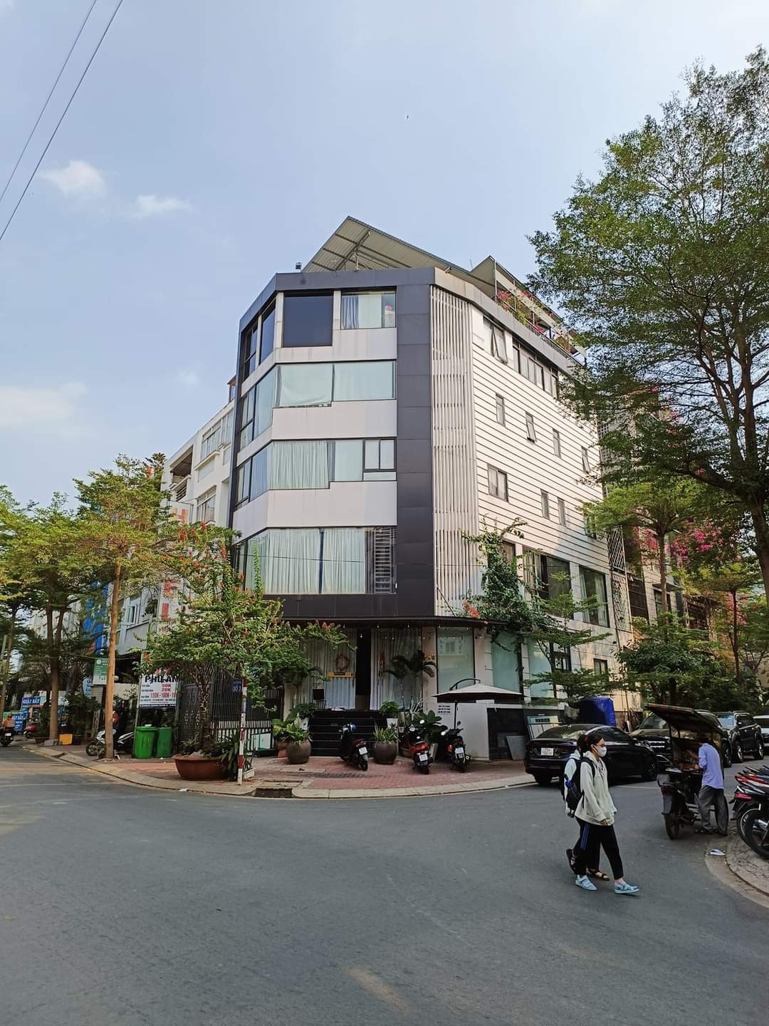 Bán nhà phố dạng CHDV góc 2 mặt tiền đường chính KDC Kim Sơn, Quận 7. Diện tích 7x20mxây hầm + 5 tầng giá cực tốt