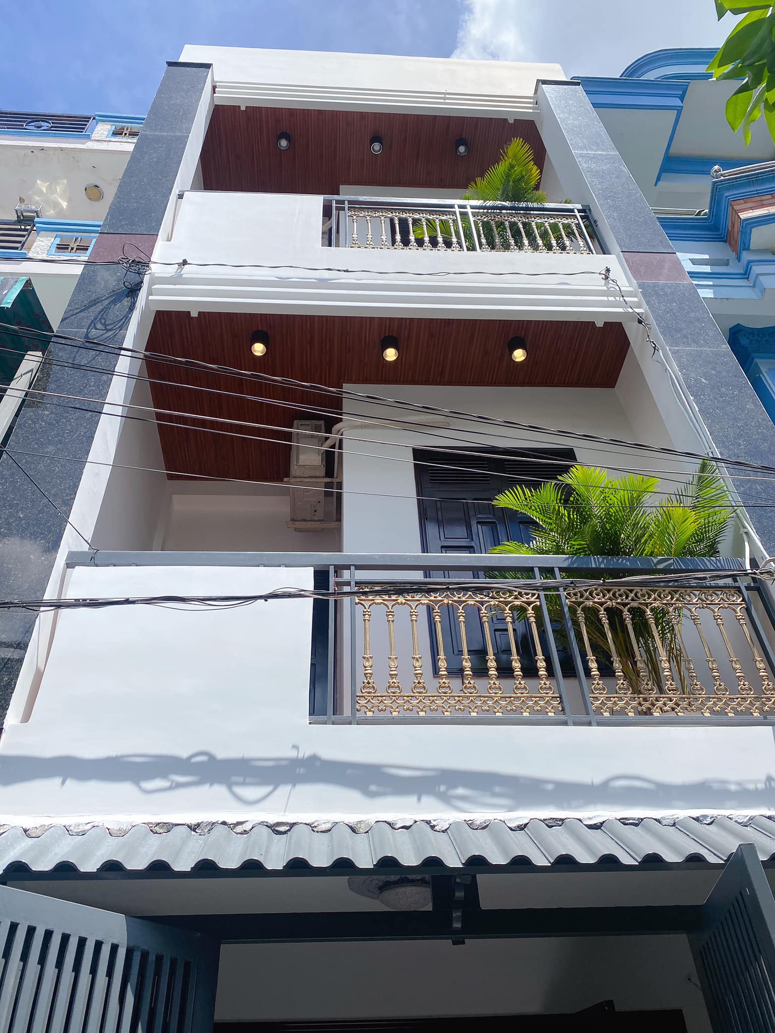 Nhà 4 tầng mặt tiền HOA HUỆ, P. 7, Phú Nhuận, 5.2m x 13. Giá 12.1 Tỷ