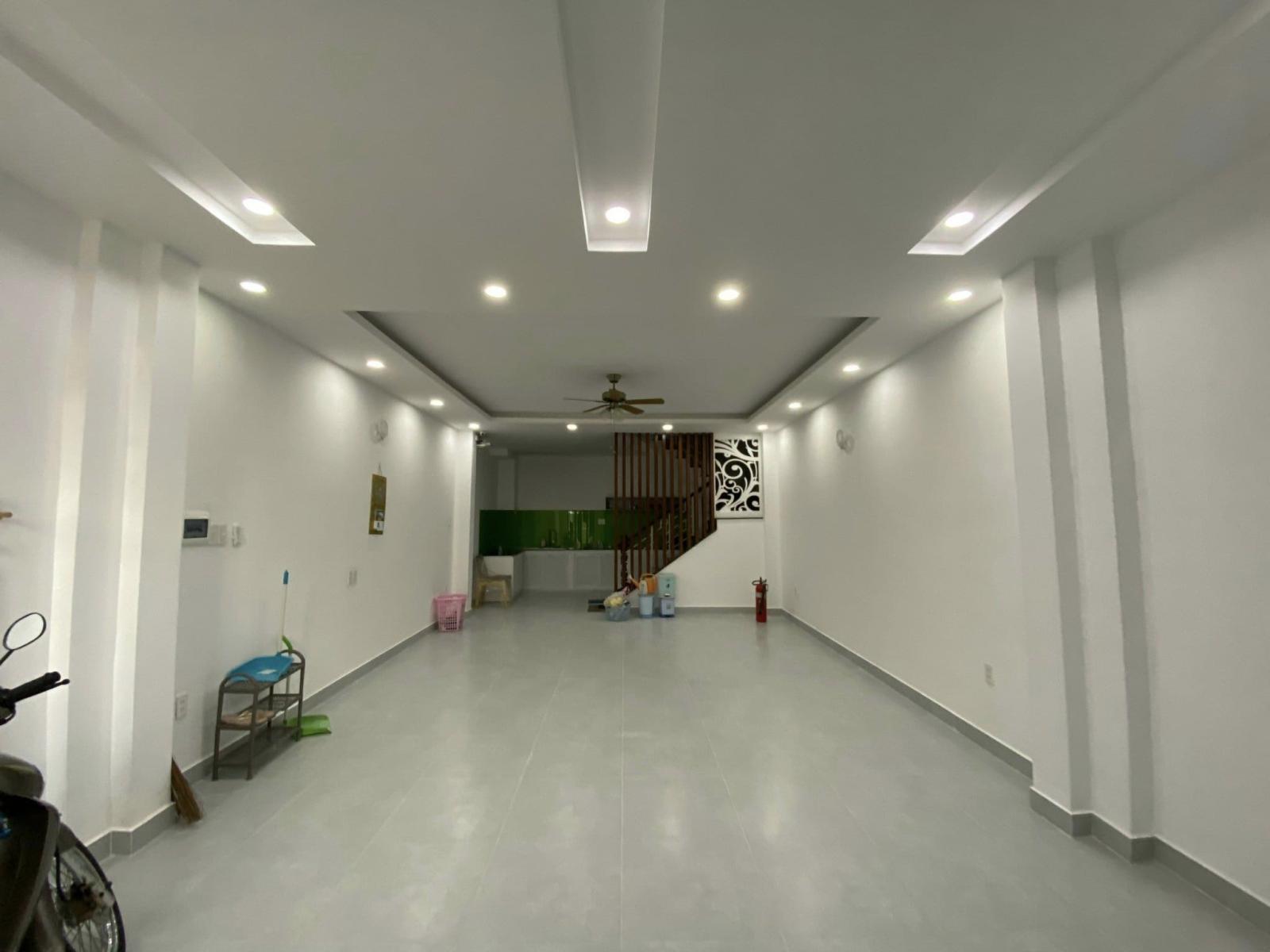 Nhà 4 tầng mặt tiền HOA HUỆ, P. 7, Phú Nhuận, 5.2m x 13. Giá 12.1 Tỷ