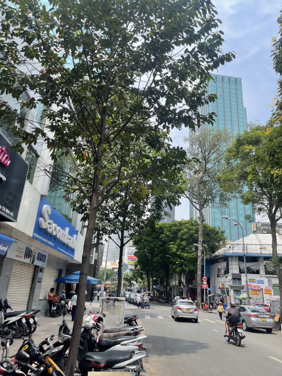 Cho thuê nhà mặt tiền Huỳnh Thúc Kháng Q1, dt:4x16m giá 4000$/th