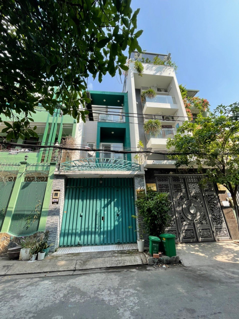 Bán nhà đẹp 3 lầu, nội thát đầy đủ, 4.1mx18m, hẻm xe hơi 5m, đường Luỹ Bán Bích, Tân Phú