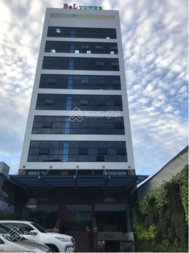Kẹt bank bán gấp toà nhà 6 tầng thang máy, MT Nguyễn Đình Chiểu, Q3. DT: 10x22m