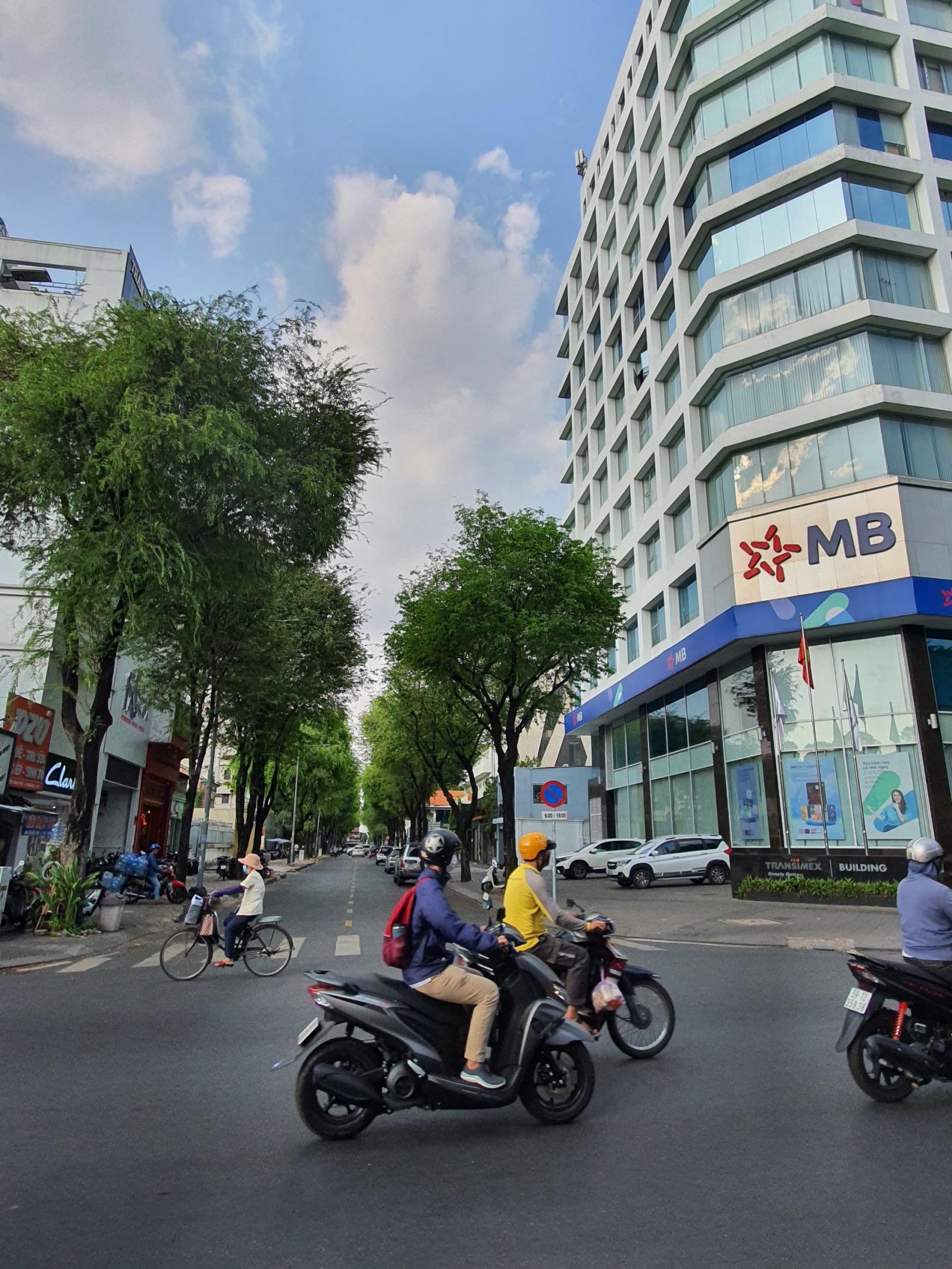 Building góc 2 mặt tiền đường Lê Lai - Nguyễn Văn Tráng, P. Bến Thành, Quận 1. 2 Hầm - 12 tầng