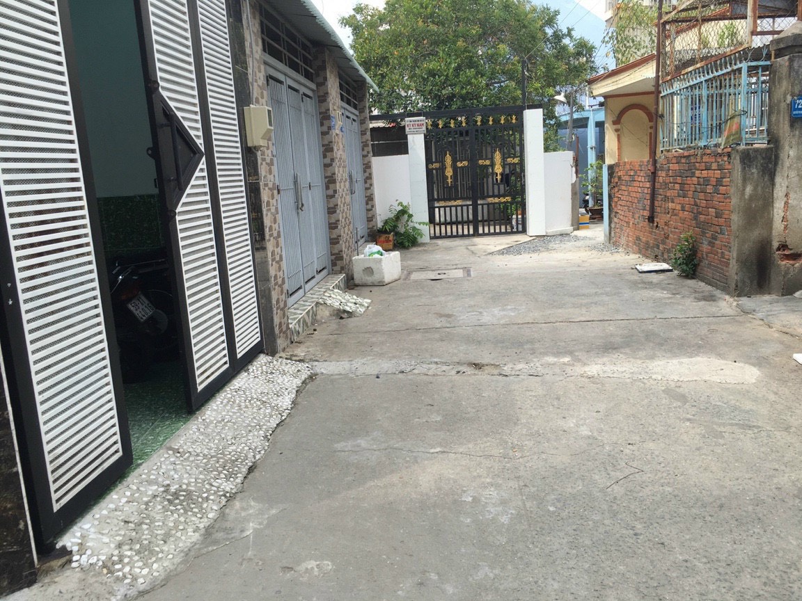 Bán nhà góc 2 mặt tiền đường Nguyễn Thị Định gần ngay chợ Cây Xoài Q.2 (57.7m2)