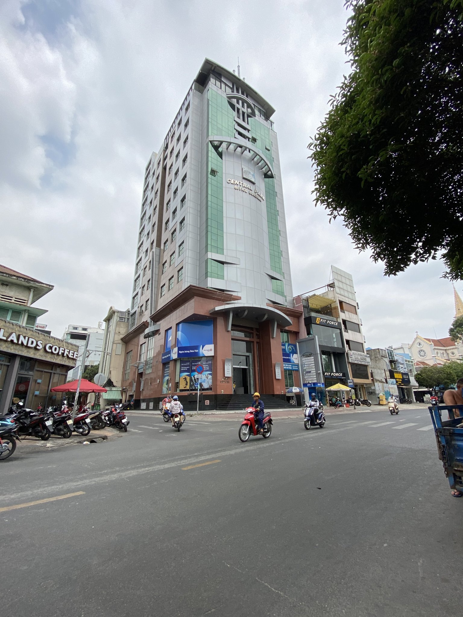 Bán tòa nhà văn phòng mặt tiền Trần Hưng Đạo phường Cô Giang, Quận 1.