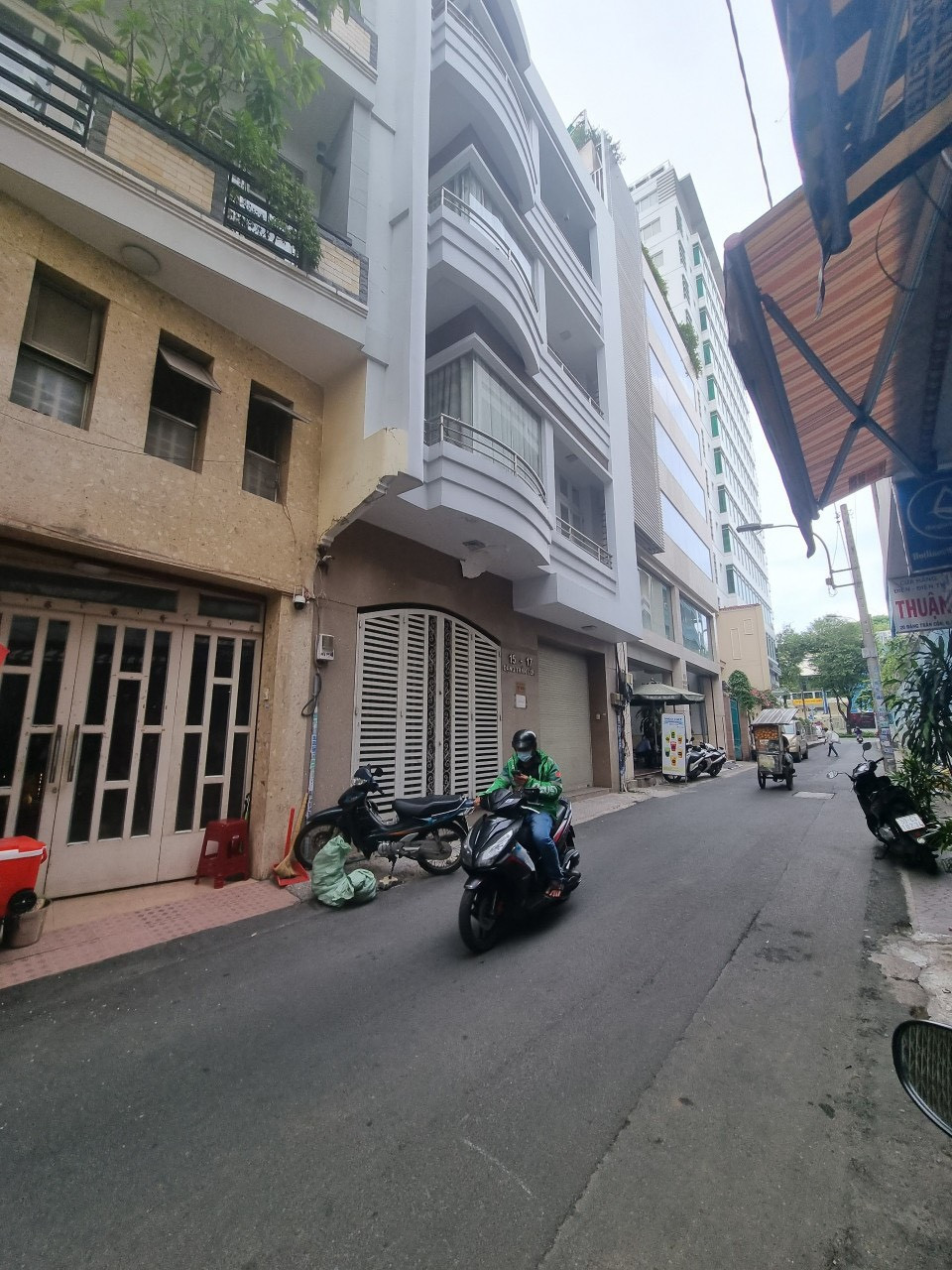 Bán gấp nhà biệt thự Nguyễn Văn Trỗi, Phú Nhuận, DT: 8 x 23m 3 lầu, giá bán: 35 tỷ TL