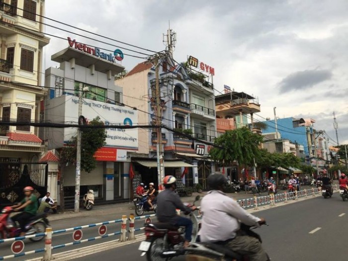Bán nhà mặt tiền căn góc gần Nguyễn Thái Sơn và đại học công nghiệp 10x20m
