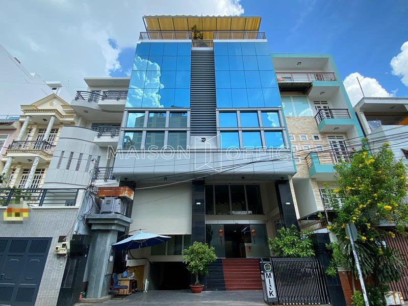 Bán biệt thự nội bộ trong khu vực Vip đường 101 Nguyễn Chí Thanh, Q5. DT: 8x20m, 3 lầu, thang máy