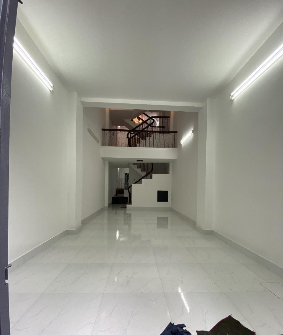 Nhà mặt tiền kinh doanh 3 tầng, đường 10m Tân Hương, 4.95 tỷ