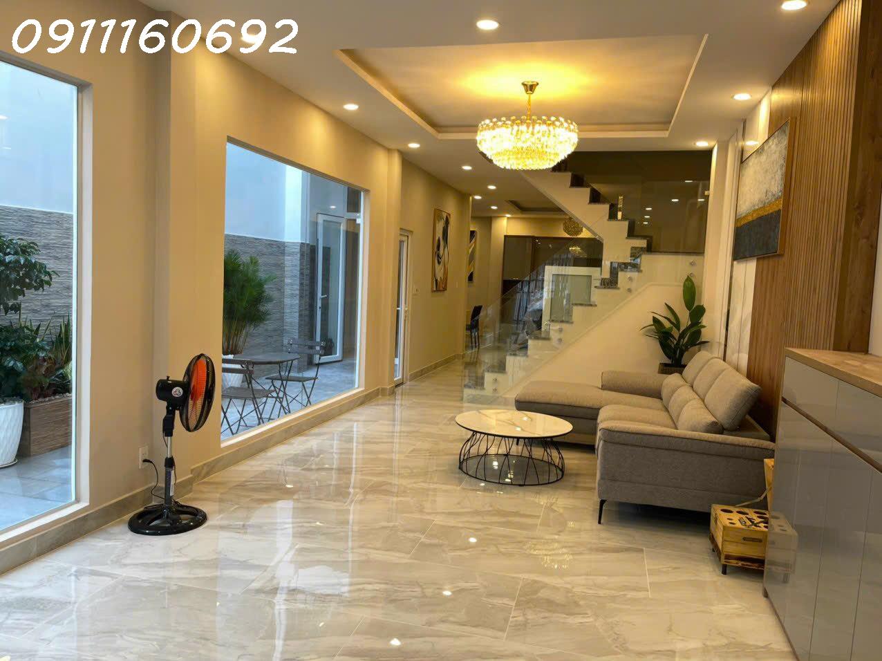 Bán Villa đường Lê thị Riêng, Phường Bến Thành, Quận 1.