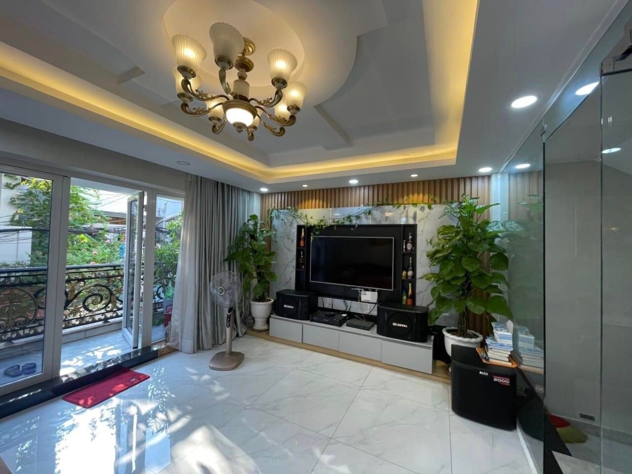 NGỘP, Bán gấp nhà MTKD Tân Sơn, 132m2, ngang 5.5m, 5 lầu, view sân bay, KD đỉnh, chỉ 15.3 tỷ.